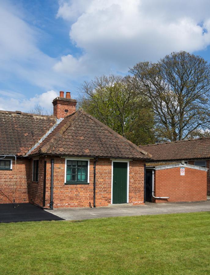The Stable Suite At York Racecourse 外观 照片