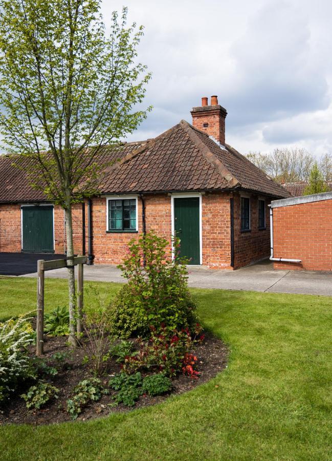The Stable Suite At York Racecourse 外观 照片