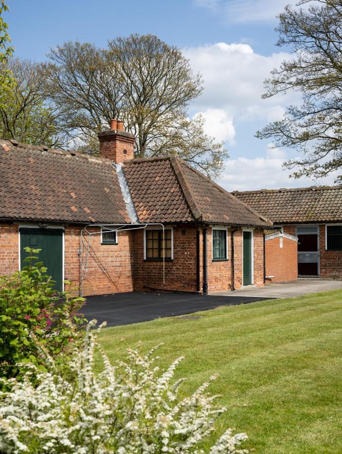 The Stable Suite At York Racecourse 外观 照片
